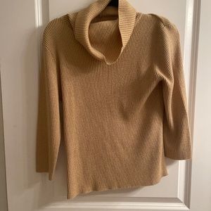 Turtleneck long sleeve shirt